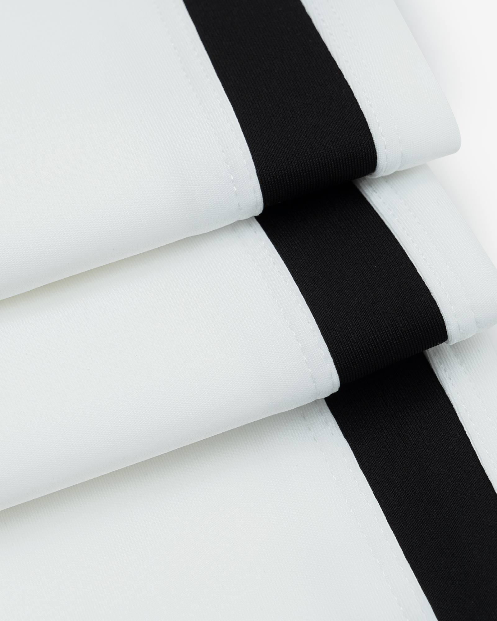 Arctic White/Rich Black Stripe