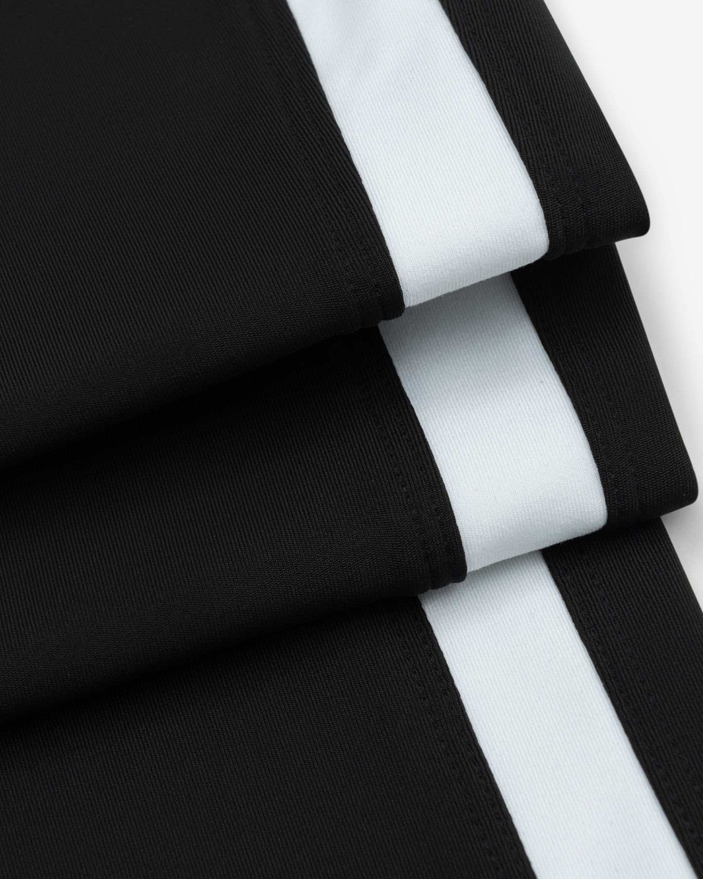 Rich Black/Arctic White Stripe